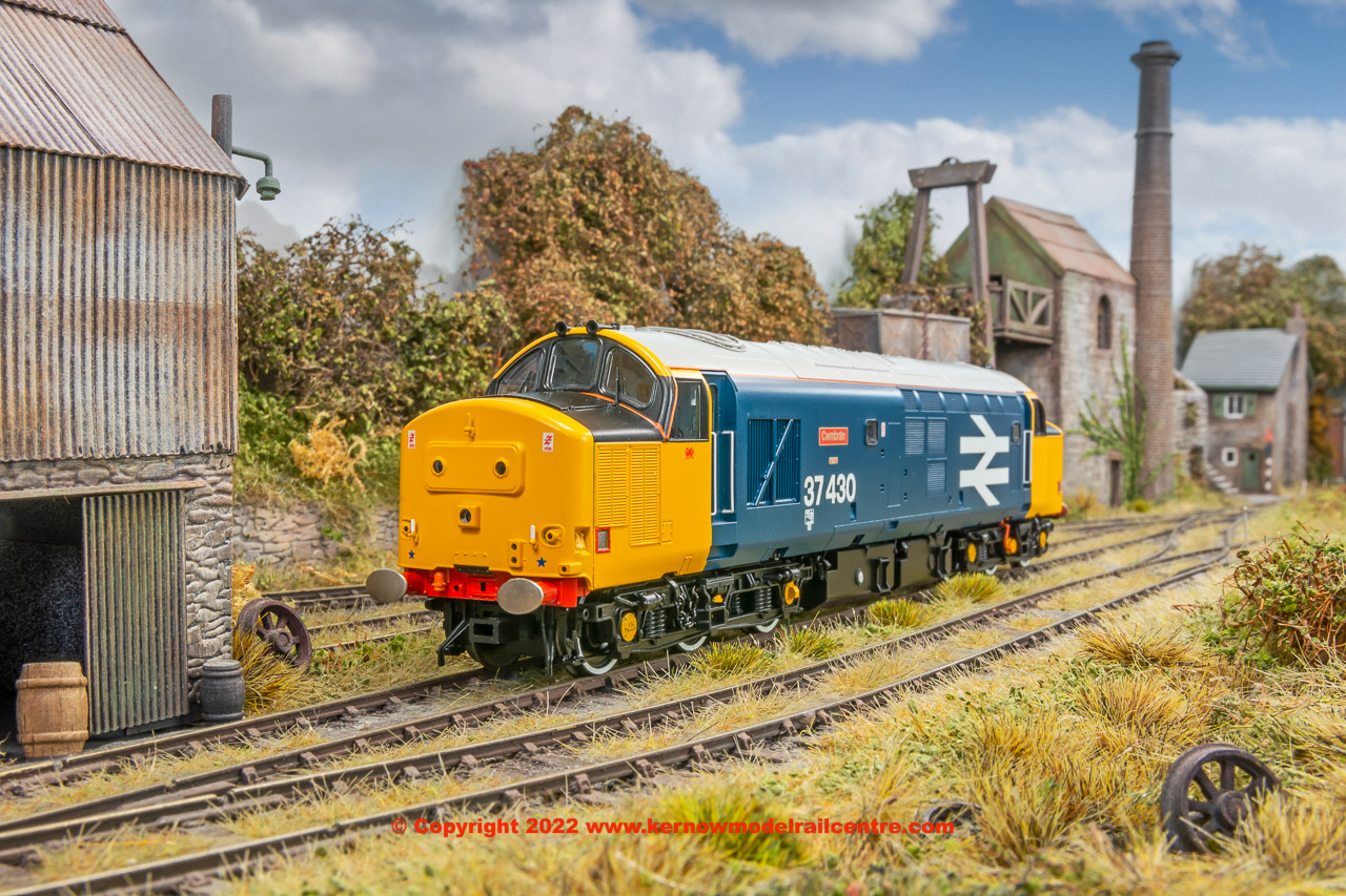 35-335 Bachmann Class 37/4 Diesel Locomotive number 37 430 "Cwmbran" in BR Large Logo Blue livery